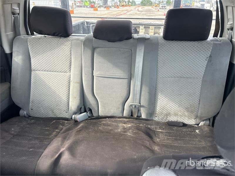 Toyota Tundra 4x4 Crew Cab Pickup Andere Transporter