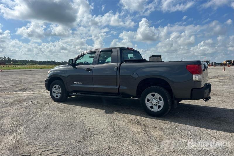 Toyota Tundra 4x4 Crew Cab Pickup Ostalo