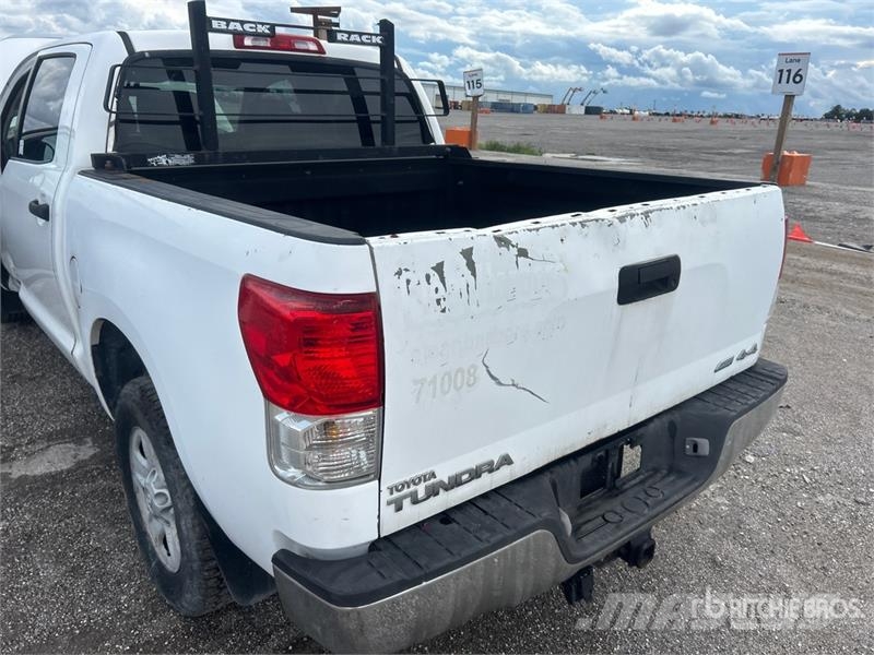 Toyota Tundra 4x4 Crew Cab Pickup Andere Transporter