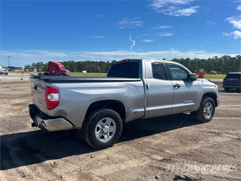 Toyota Tundra 4x4 Crew Cab Pickup Outro