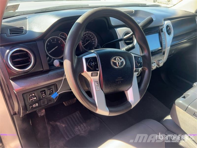 Toyota Tundra 4x4 Crew Cab Pickup Outro
