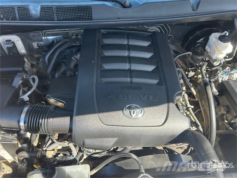 Toyota Tundra 4x4 Crew Cab Pickup Outro