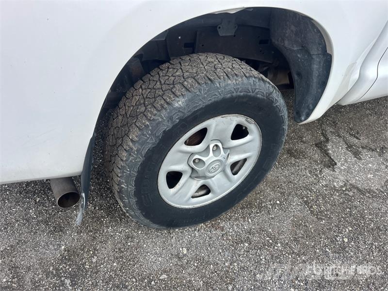 Toyota Tundra 4x4 Crew Cab Pickup Andere Transporter