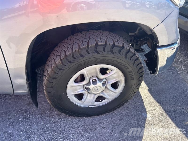 Toyota Tundra 4x4 Crew Cab Pickup Outro