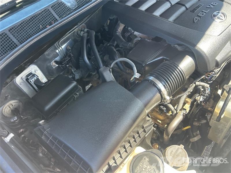 Toyota Tundra 4x4 Crew Cab Pickup Outro