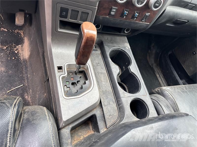Toyota Tundra Platinum 4x4 Crew Cab Pickup Otros