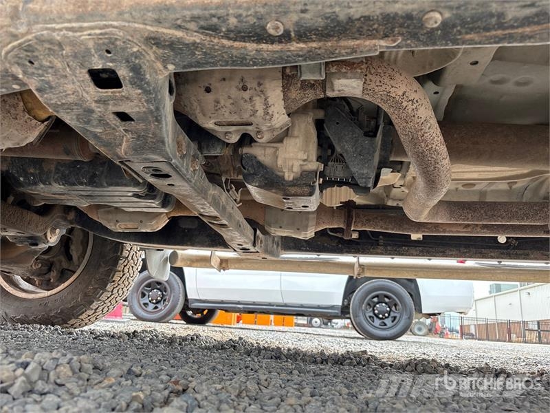 Toyota Tundra Platinum 4x4 Crew Cab Pickup Otros