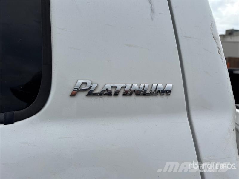 Toyota Tundra Platinum 4x4 Crew Cab Pickup Otros
