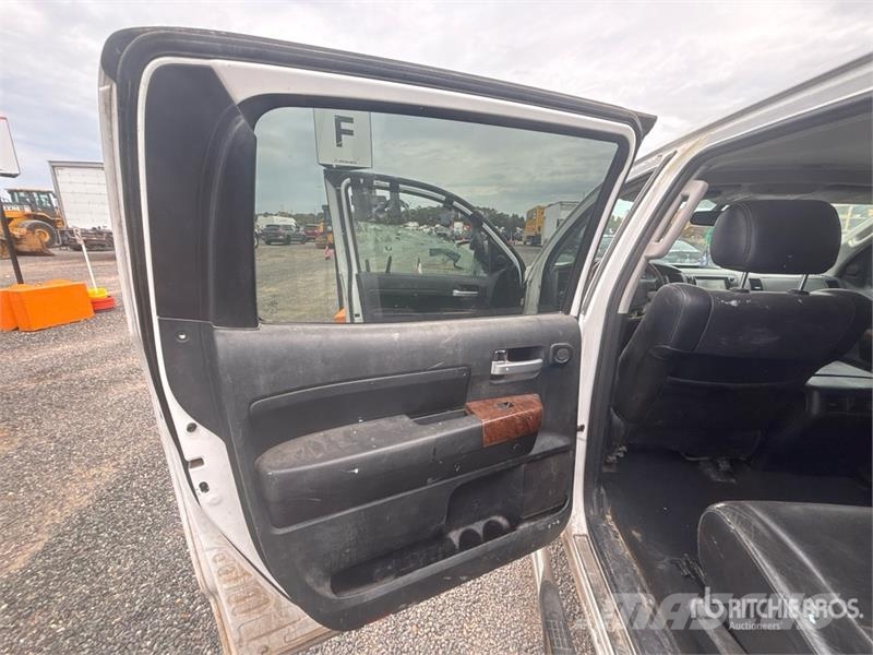 Toyota Tundra Platinum 4x4 Crew Cab Pickup Otros