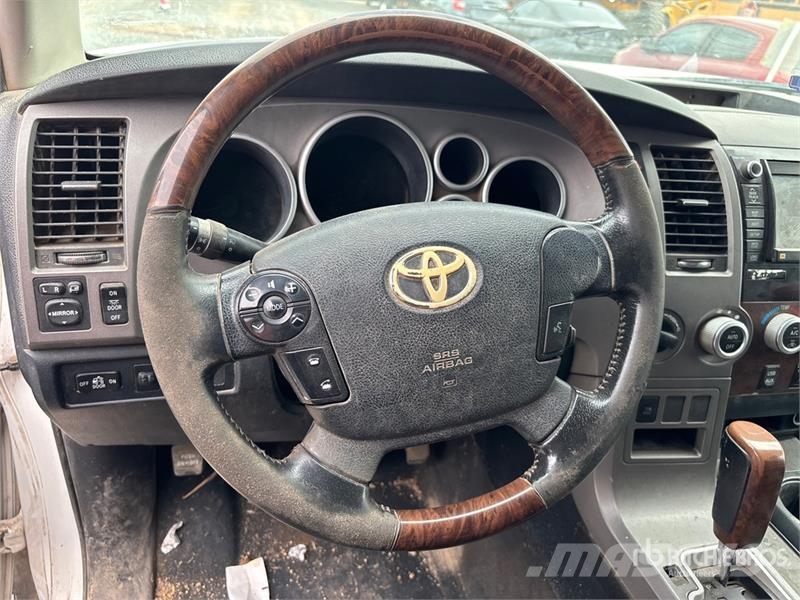 Toyota Tundra Platinum 4x4 Crew Cab Pickup Otros