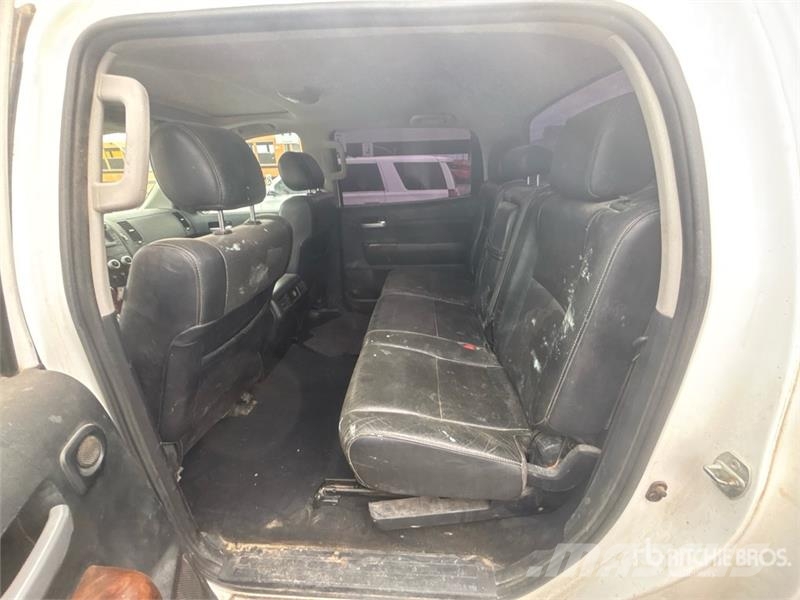 Toyota Tundra Platinum 4x4 Crew Cab Pickup Otros