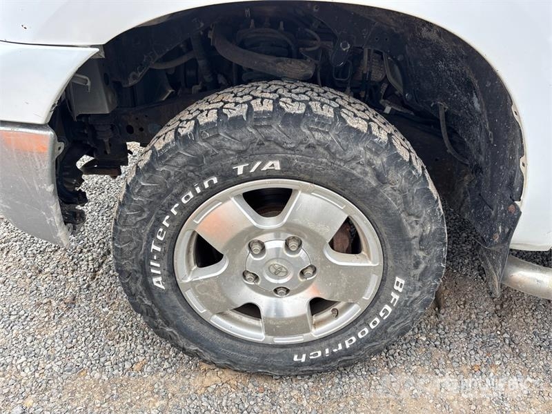 Toyota Tundra Platinum 4x4 Crew Cab Pickup Otros