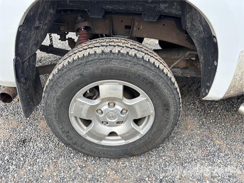 Toyota Tundra Platinum 4x4 Crew Cab Pickup Otros