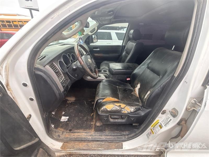 Toyota Tundra Platinum 4x4 Crew Cab Pickup Otros