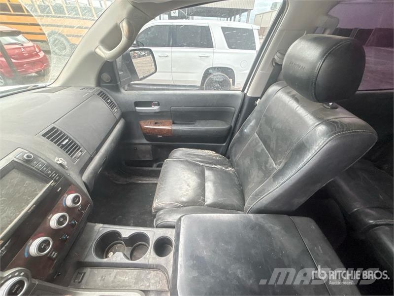 Toyota Tundra Platinum 4x4 Crew Cab Pickup Otros
