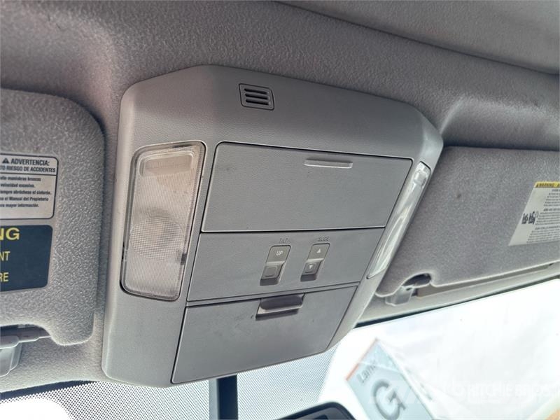 Toyota Tundra Platinum 4x4 Crew Cab Pickup Otros