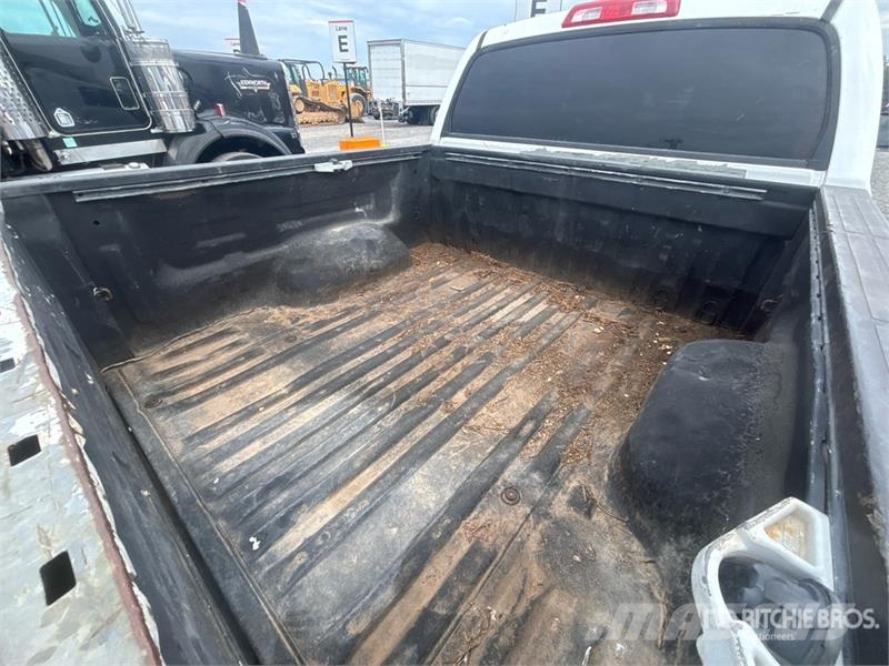 Toyota Tundra Platinum 4x4 Crew Cab Pickup Otros