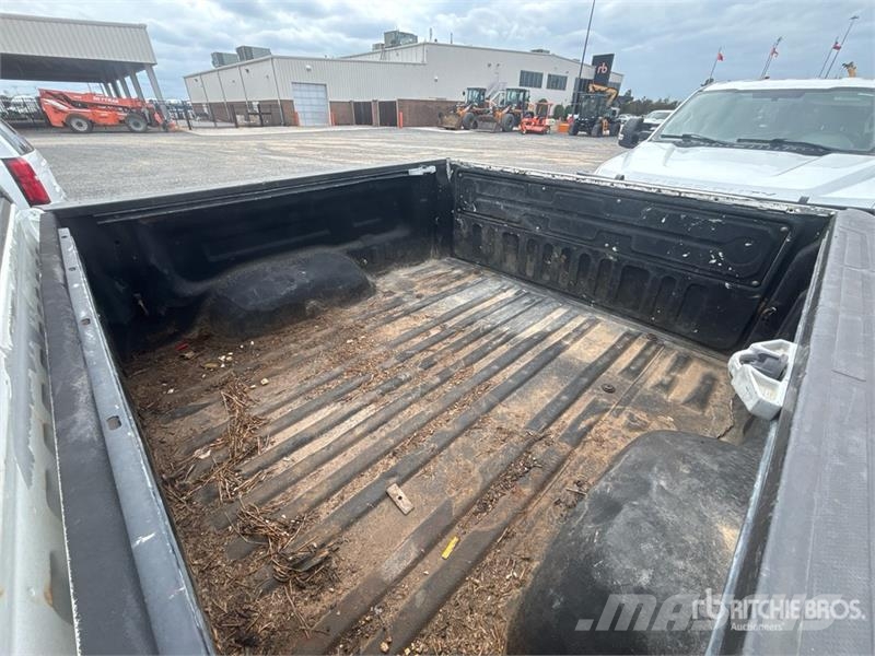 Toyota Tundra Platinum 4x4 Crew Cab Pickup Otros