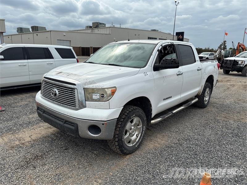 Toyota Tundra Platinum 4x4 Crew Cab Pickup Otros