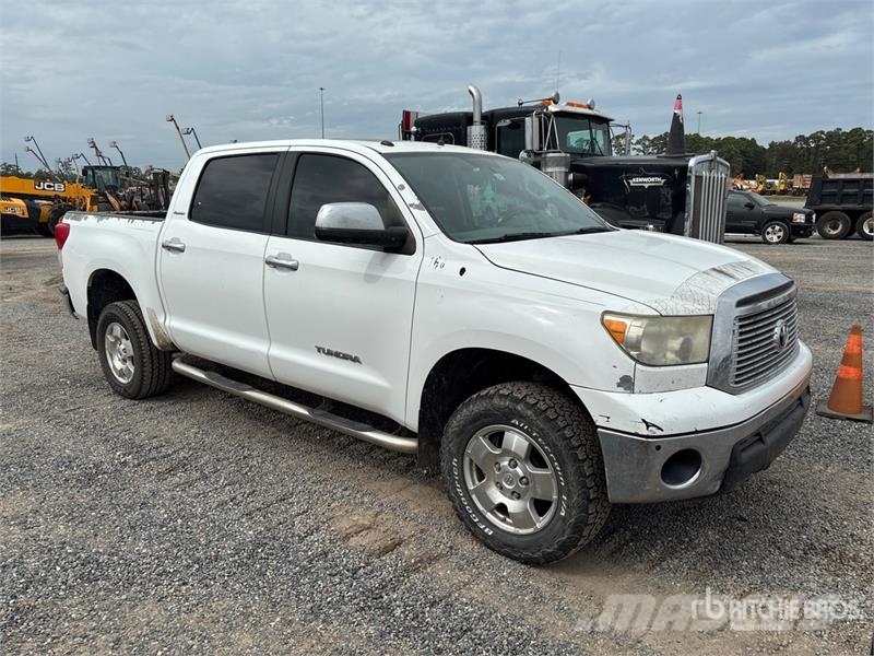 Toyota Tundra Platinum 4x4 Crew Cab Pickup Otros