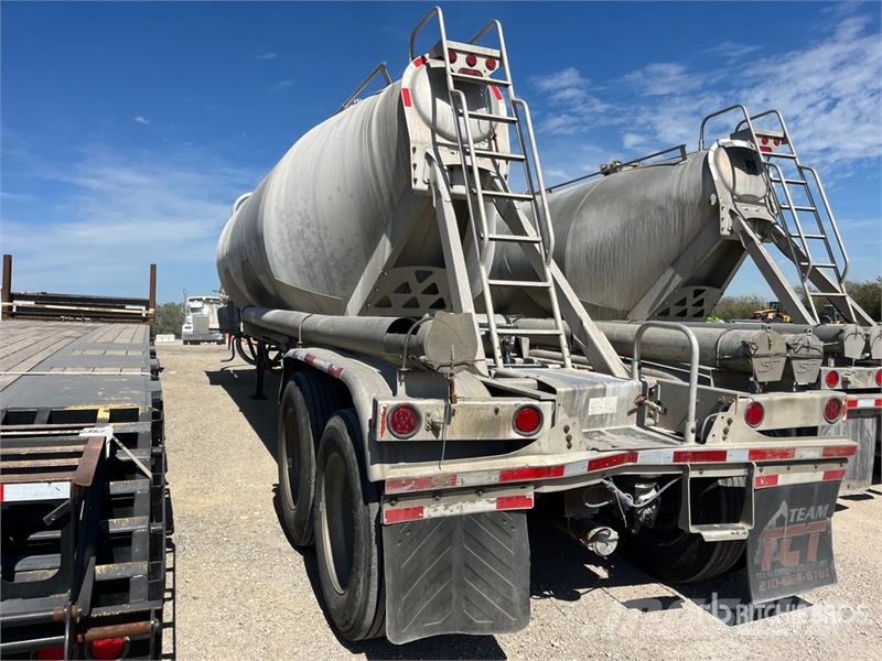 Trail King 1040 cft T/A Pneumatic Bulk Trailer مقطورات أخرى
