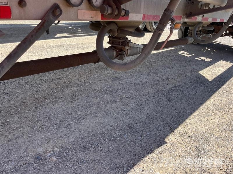 Trail King 1040 cft T/A Pneumatic Bulk Trailer مقطورات أخرى