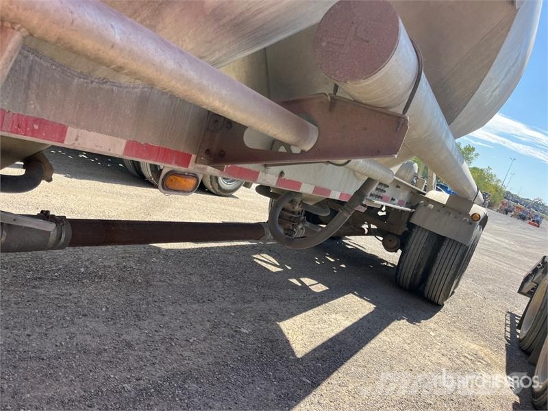 Trail King 1040 cft T/A Pneumatic Bulk Trailer مقطورات أخرى