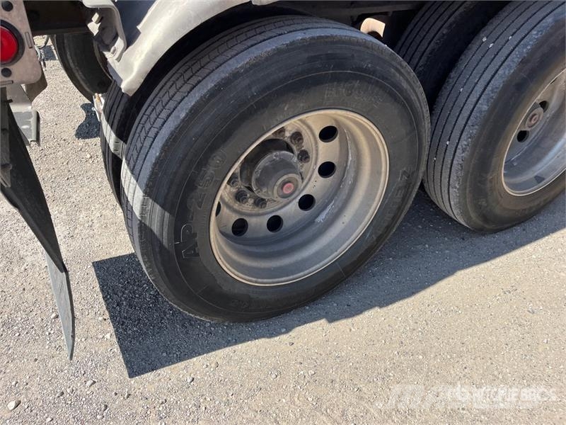 Trail King 1040 cft T/A Pneumatic Bulk Trailer مقطورات أخرى