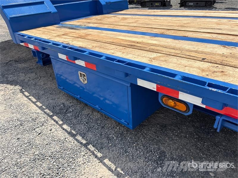 Trail King 53 ft T/A Spread Axle Step Deck Trailer Mélybölcsős