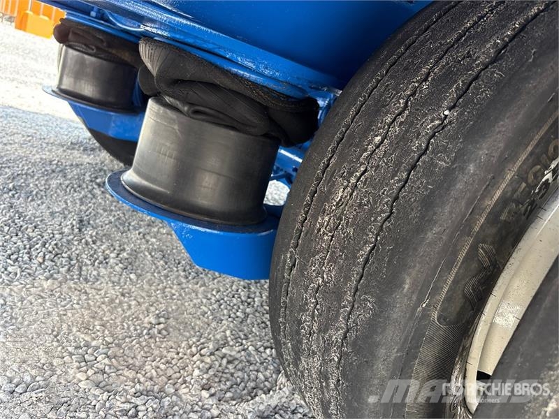 Trail King 53 ft T/A Spread Axle Step Deck Trailer Mélybölcsős