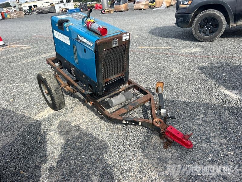  Trailblazer 325 A Mobile Multi-Process Engine Driv Máquinas de solda