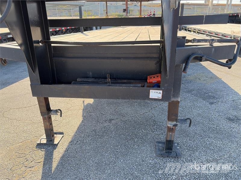 Trailmaster UT 38 ft T/A Gooseneck Equipment Trailer Remolques para transporte de vehículos