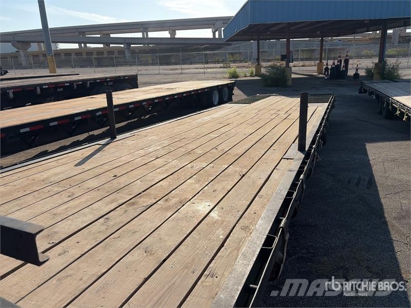 Trailmaster UT 38 ft T/A Gooseneck Equipment Trailer Remolques para transporte de vehículos