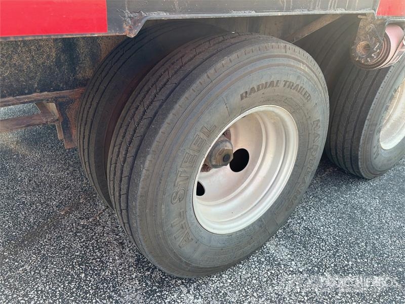 Trailmaster UT 38 ft T/A Gooseneck Equipment Trailer Remolques para transporte de vehículos