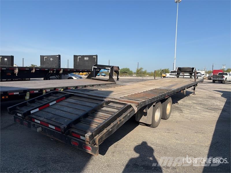 Trailmaster UT 38 ft T/A Gooseneck Equipment Trailer Remolques para transporte de vehículos