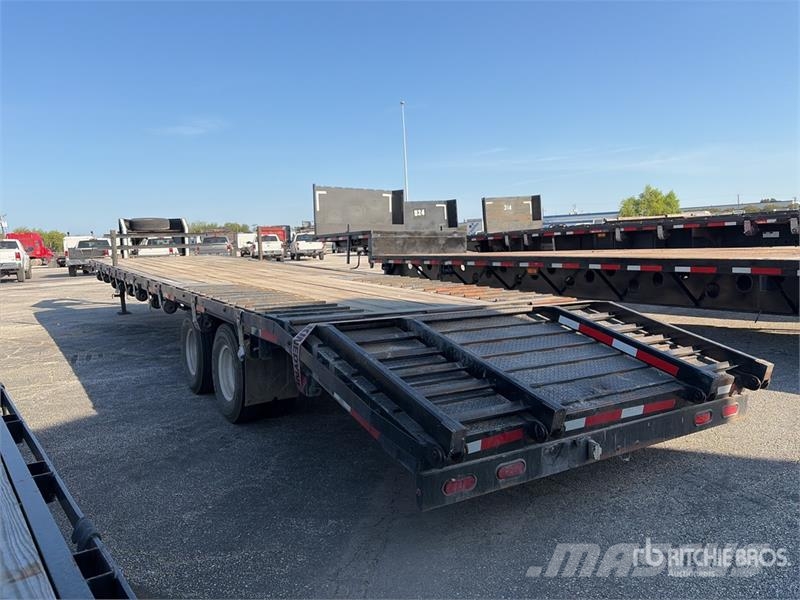 Trailmaster UT 38 ft T/A Gooseneck Equipment Trailer Remolques para transporte de vehículos
