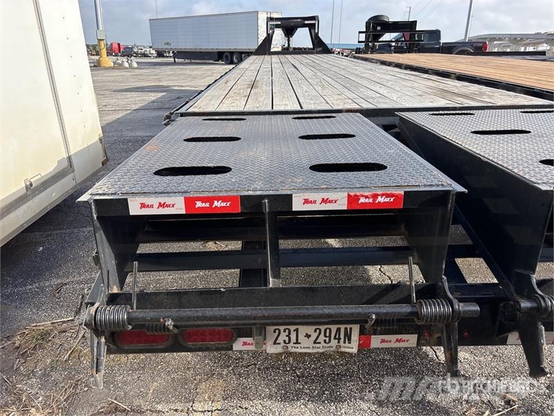 TrailMax Max 40 ft T/A Gooseneck Equipment Trailer Maschinetransporter
