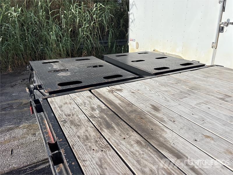 TrailMax Max 40 ft T/A Gooseneck Equipment Trailer Maschinetransporter