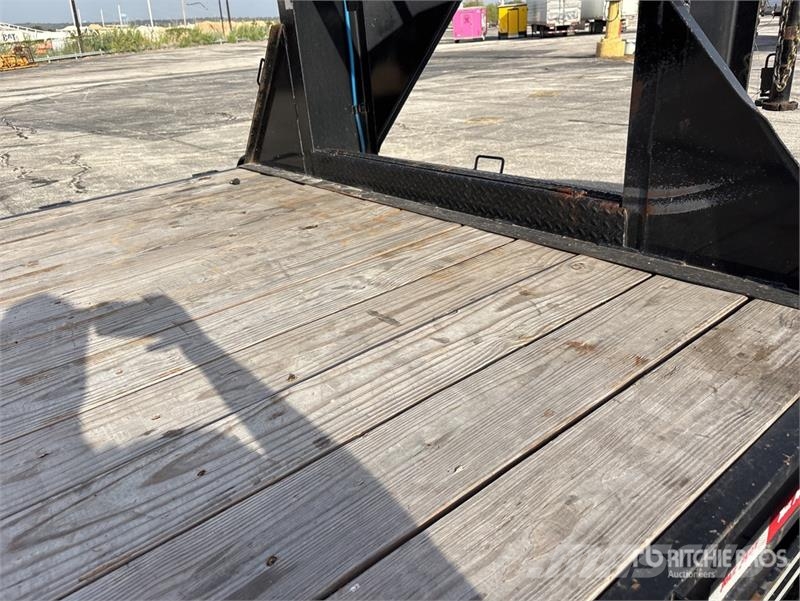 TrailMax Max 40 ft T/A Gooseneck Equipment Trailer Maschinetransporter