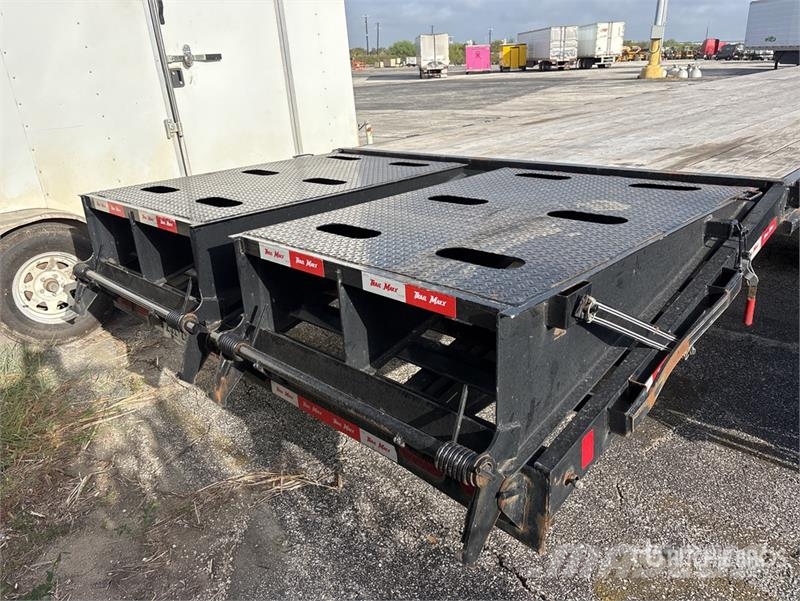 TrailMax Max 40 ft T/A Gooseneck Equipment Trailer Maschinetransporter