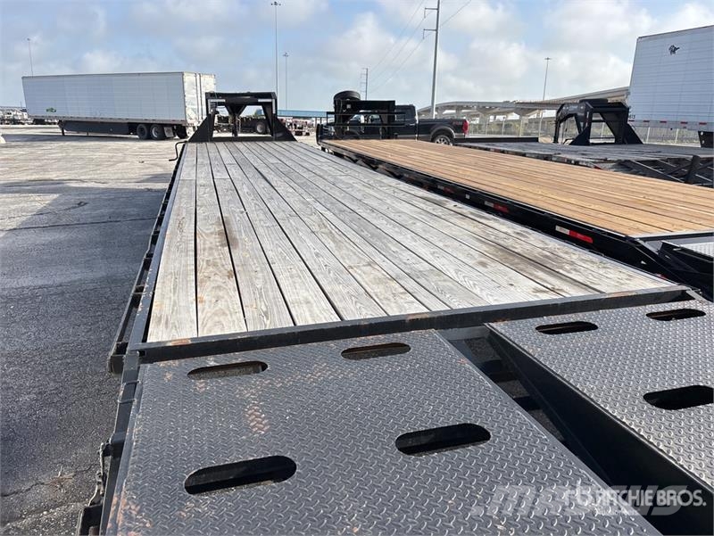 TrailMax Max 40 ft T/A Gooseneck Equipment Trailer Maschinetransporter
