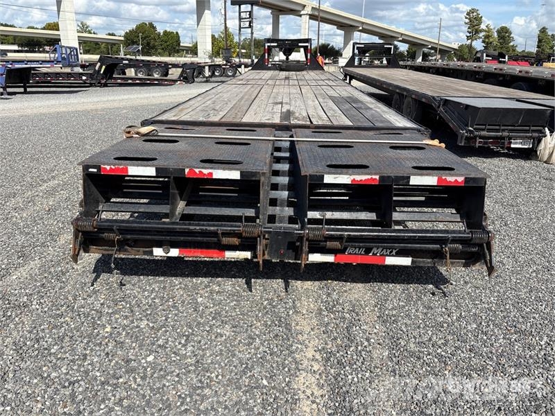 TrailMax Max210S-40 40 ft T/A Gooseneck Equipment Trailer Oprijwagen