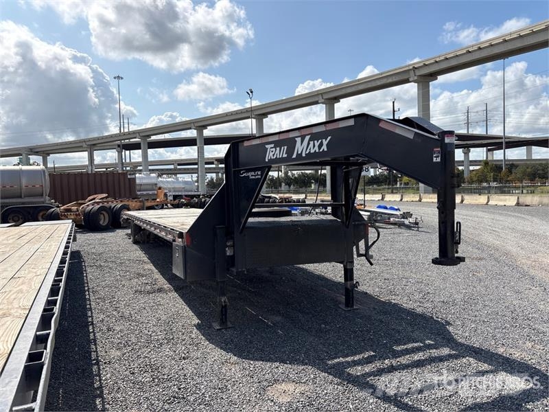 TrailMax Max210S-40 40 ft T/A Gooseneck Equipment Trailer Oprijwagen