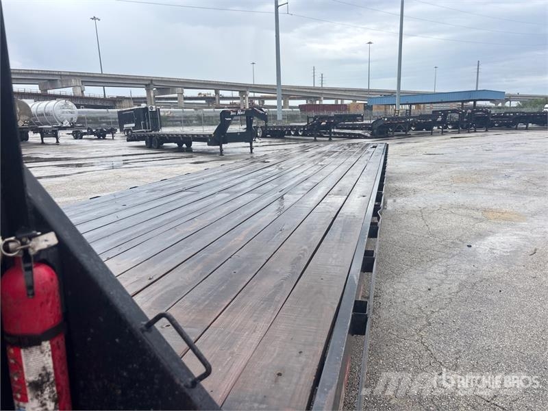 TrailMaxx 40 ft T/A Gooseneck Flatbed Trailer Remolques de cama baja