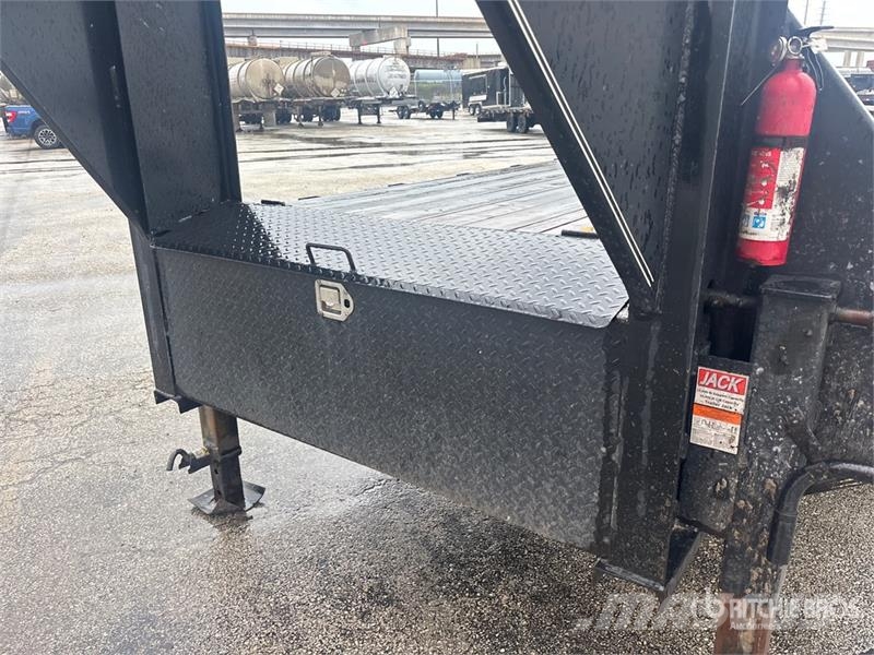 TrailMaxx 40 ft T/A Gooseneck Flatbed Trailer Remolques de cama baja