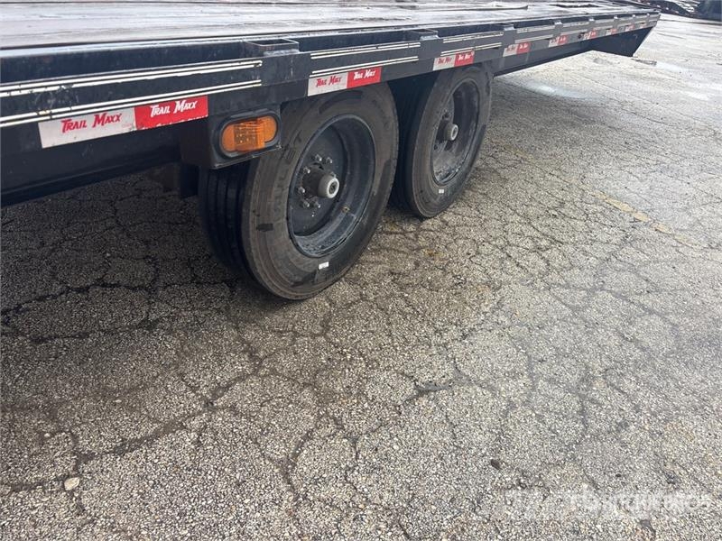 TrailMaxx 40 ft T/A Gooseneck Flatbed Trailer Remolques de cama baja