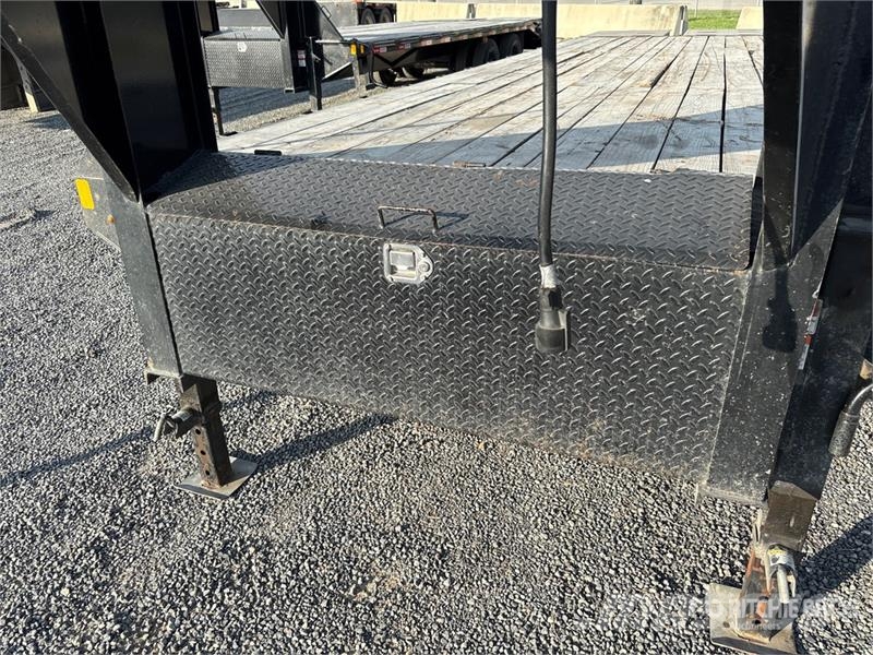 TrailMaxx MAX27-32 32 ft T/A Gooseneck Equipment Trailer Prikolice za prevoz vozil