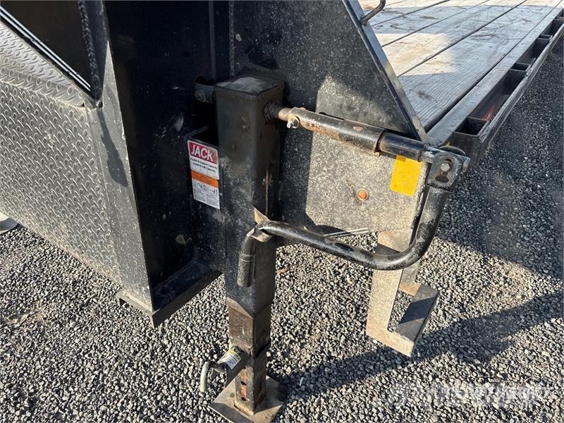 TrailMaxx MAX27-32 32 ft T/A Gooseneck Equipment Trailer Prikolice za prevoz vozil