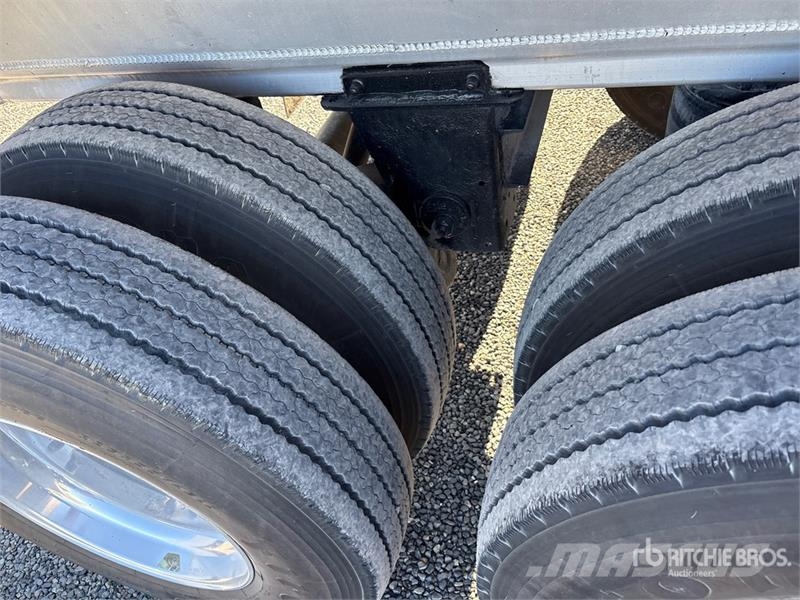 Travis S/97 39 ft T/A Aluminum End Dump Trailer Tipper trailers