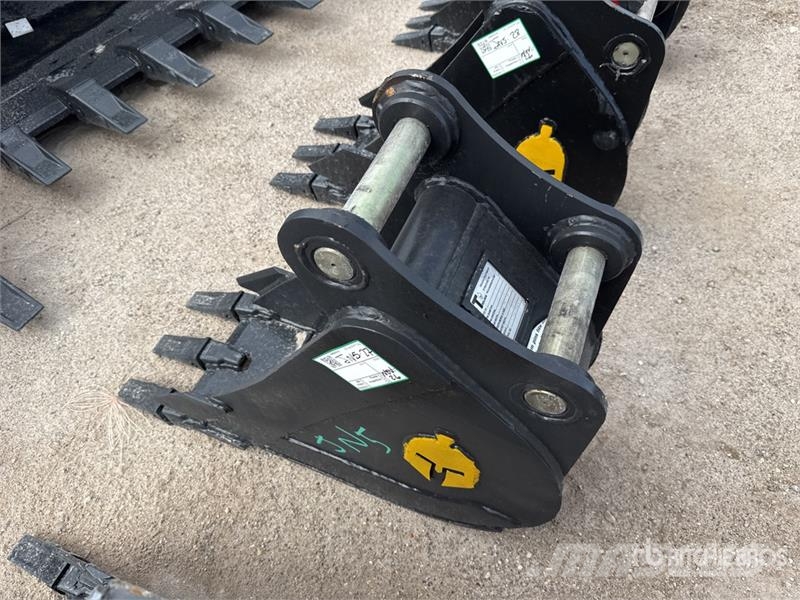 Trojan 12 in Digging Excavator Bucket - Fits 45mm Cat 303 Bakken